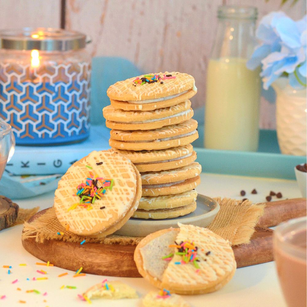 Oreo and Cream Cookie Sandwich